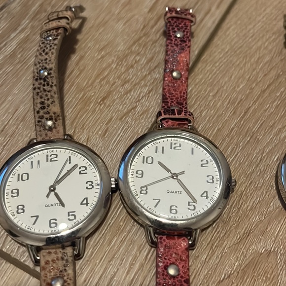 Set of 5 World Market Double Strap NWOT Watches - Just Need Batteries - Picture 4 of 5